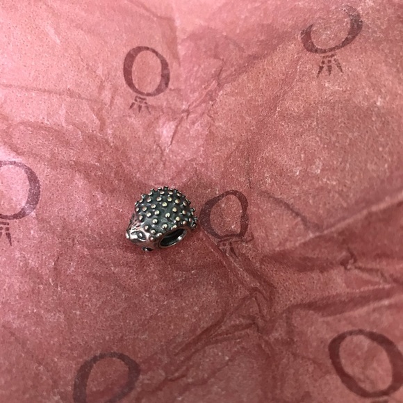 Pandora Hedgehog Charm - Picture 3 of 9